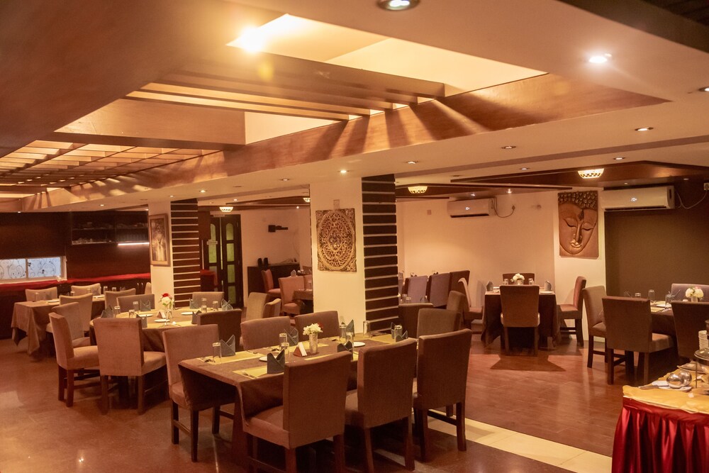 GRAND ORIENTAL HOTEL 53/60