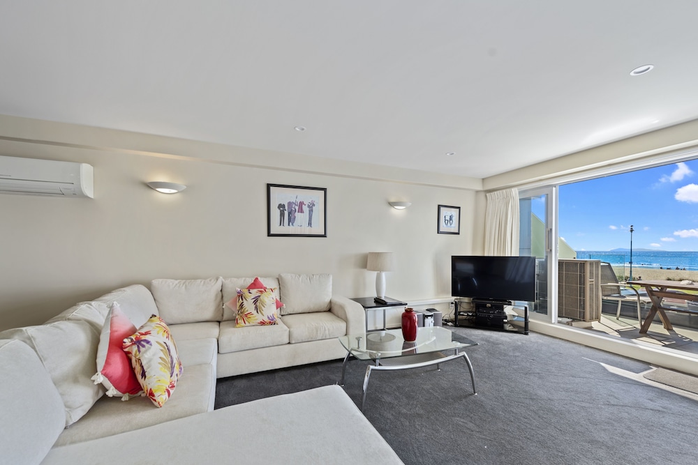 The Pavilions Beachfront Apartments 58/76