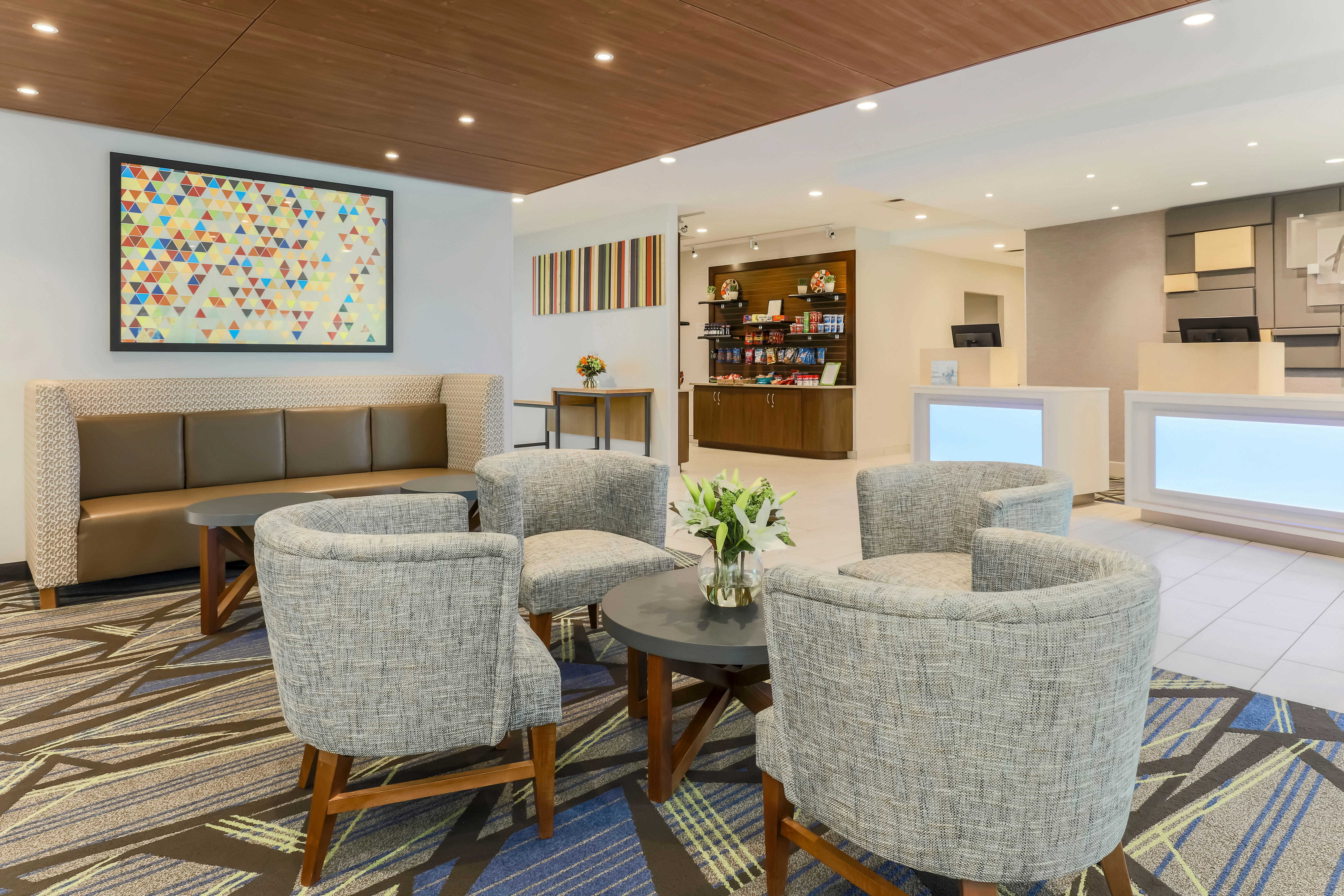 Holiday Inn Express & Suites Downtown Fort Worth 32/55