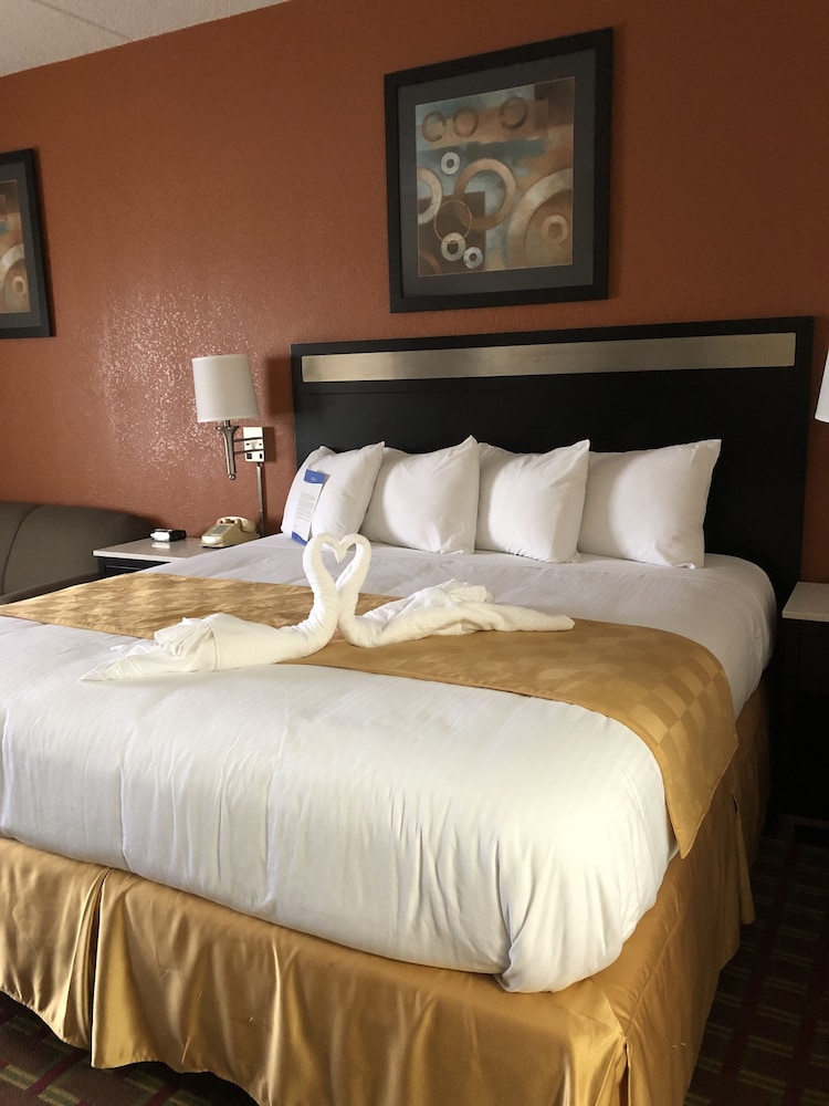 Baymont By Wyndham Cincinnati 13/39