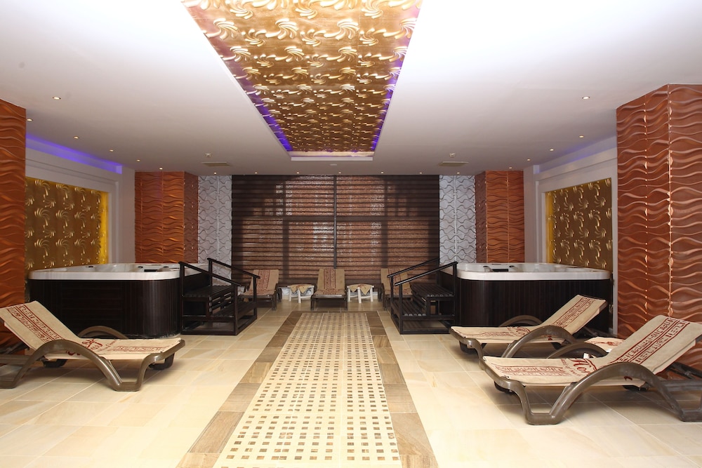 Sunrise Garden Beach Resort and Spa 32/72