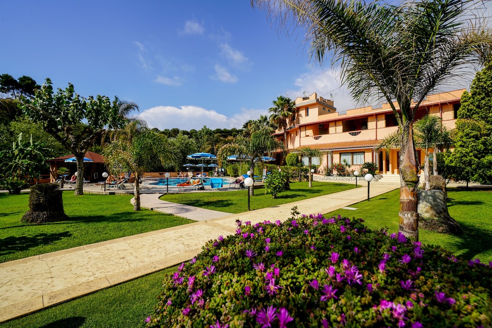 VILLAGGIO RESIDENCE OLD RIVER 60/66