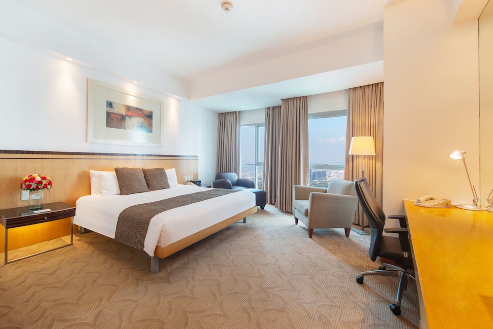 Crowne Plaza Galleria Manila 9/80