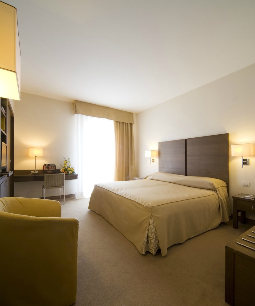 National Hotel 27/68