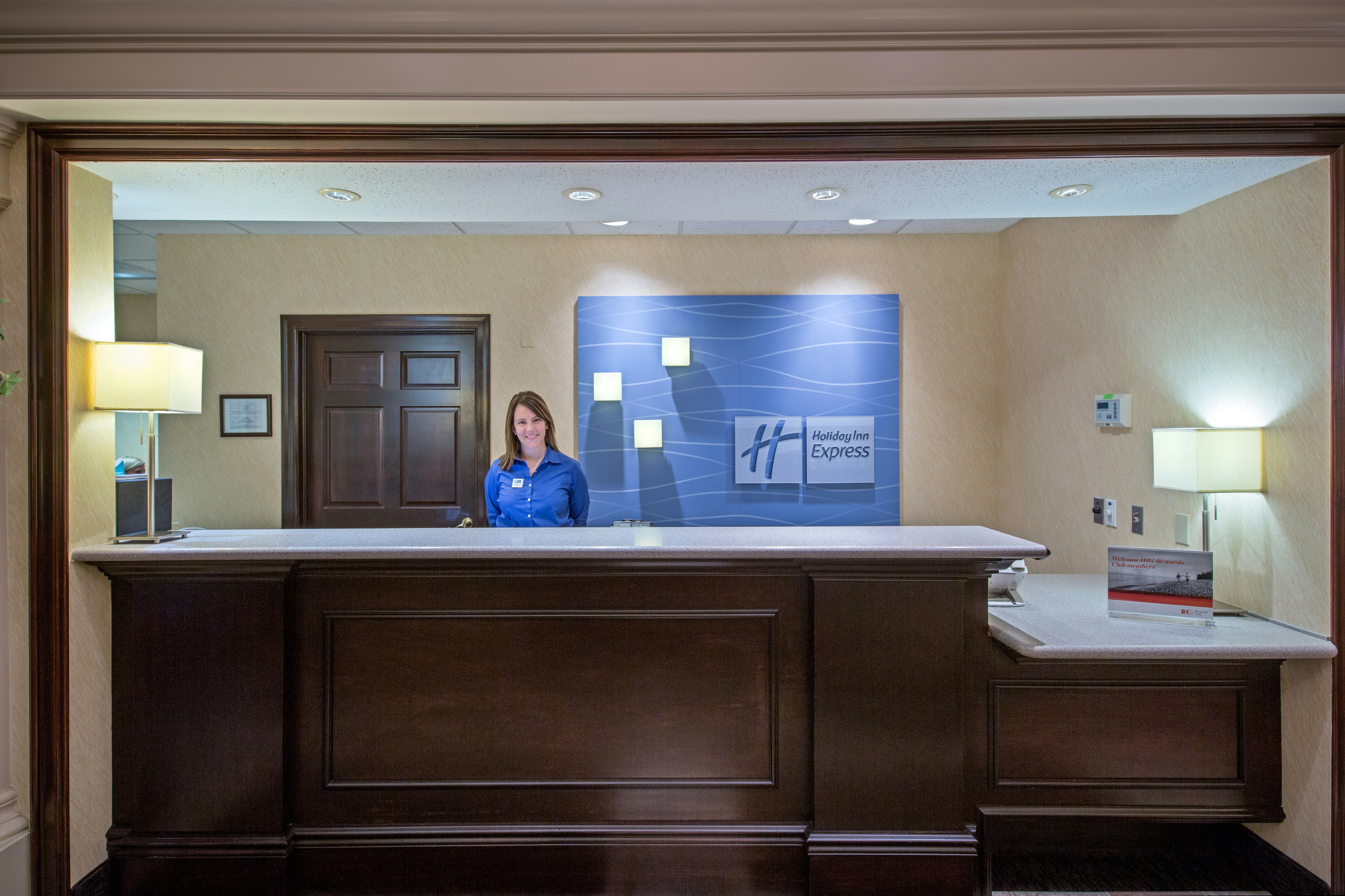 Holiday Inn Express Hotel Suites Youngstown N Warren Niles 10/79