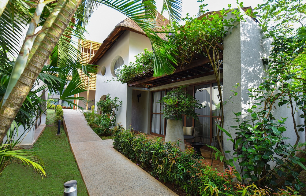 Le Petit Village Hotel 42/50