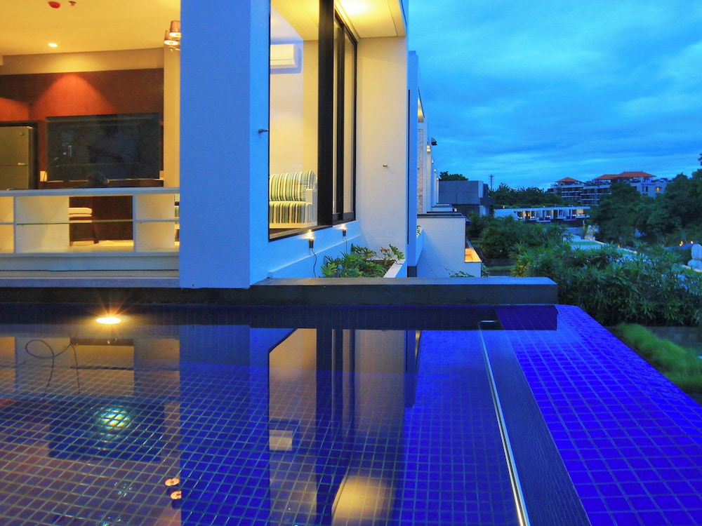 The Sterling Hotel & Villa's 32/57