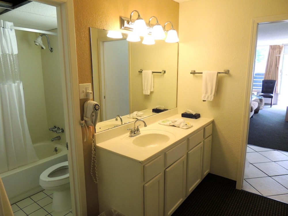 Carmel Inn Suites 22/47