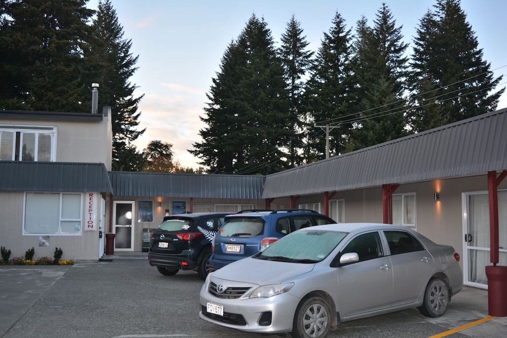 Amber Court Motel 51/63