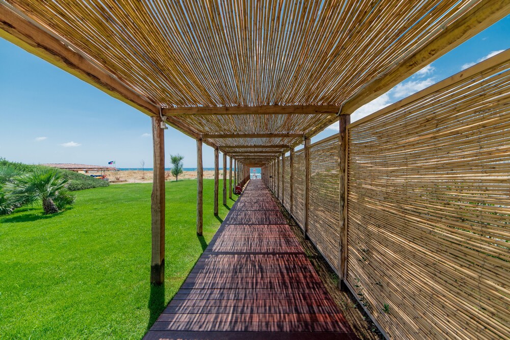Cumeja Beach Club Hotel 48/52