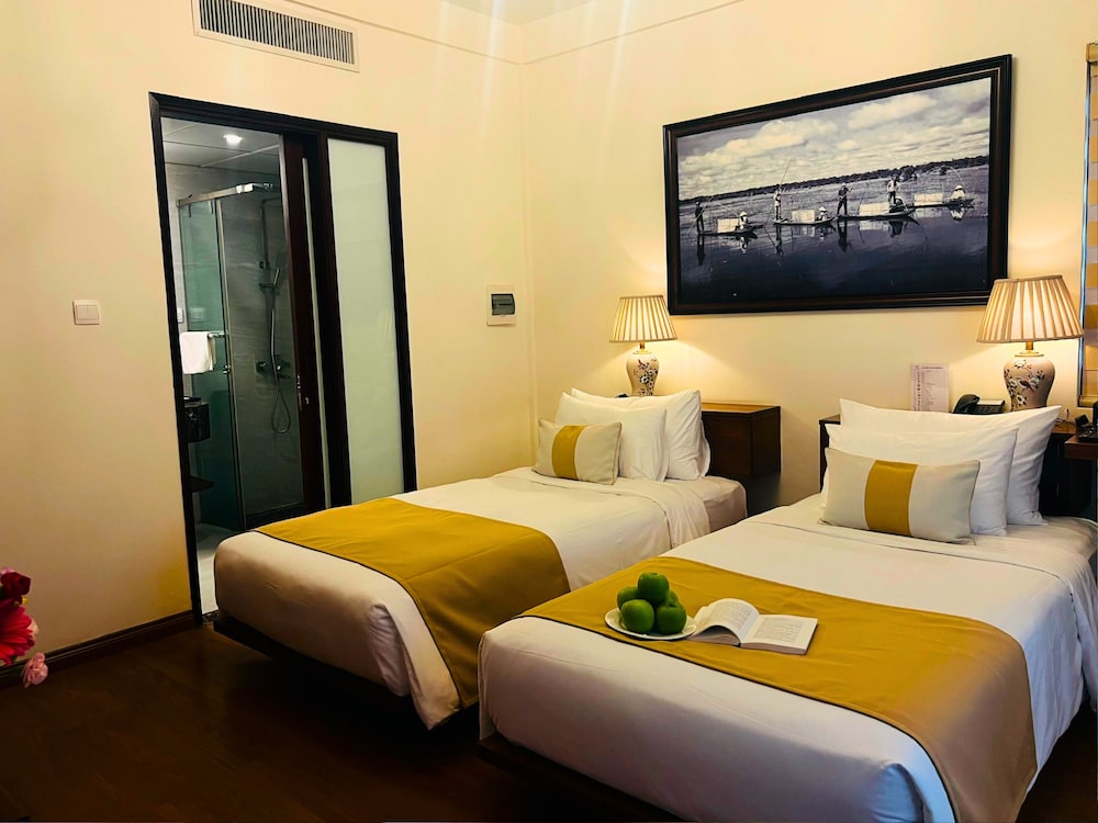 DELUXE, TWIN BEDS, RIVER VIEW