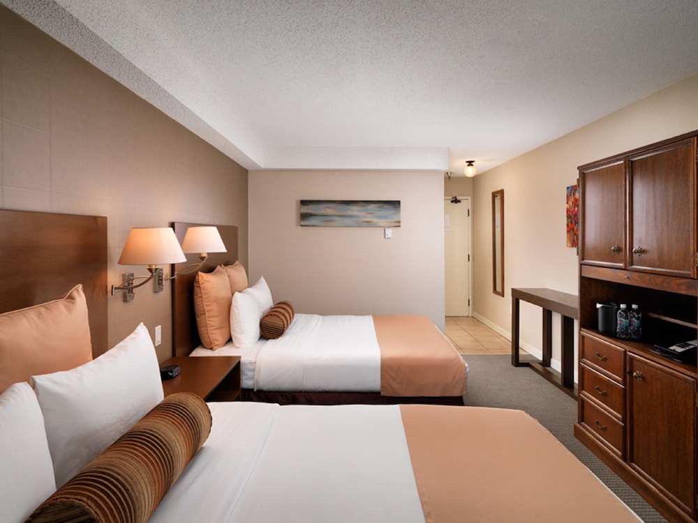 HUNTINGDON MANOR(FORMERLY Huntingdon Hotel & Suites) 13/50