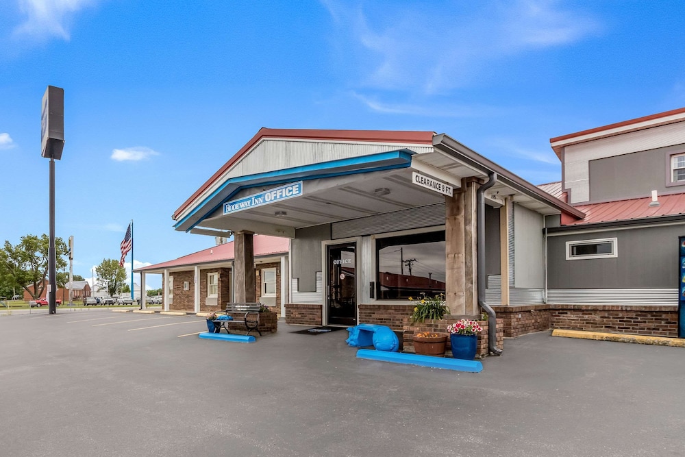 Rodeway Inn Cadiz, KY 3/25