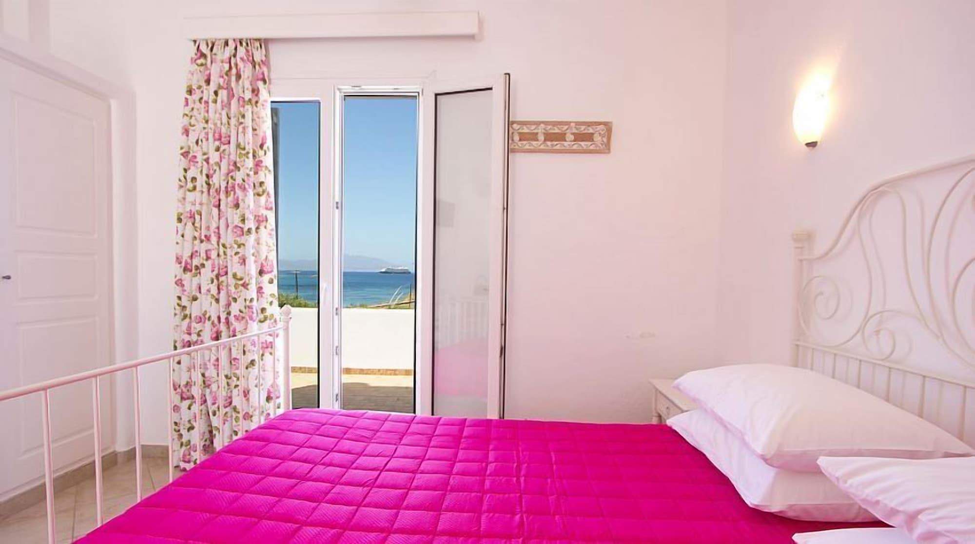 ROOM, QUADRUPLE, 2 DOUBLE BEDS