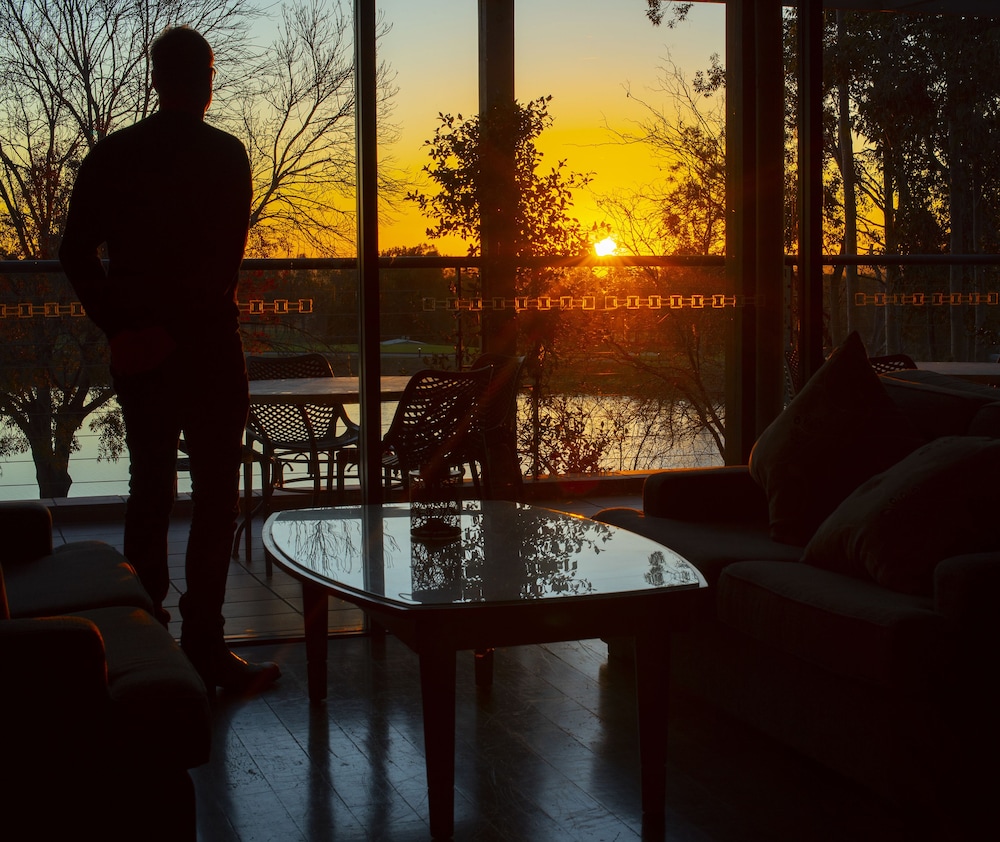 Avani Cypress Lakes Resort 20/50