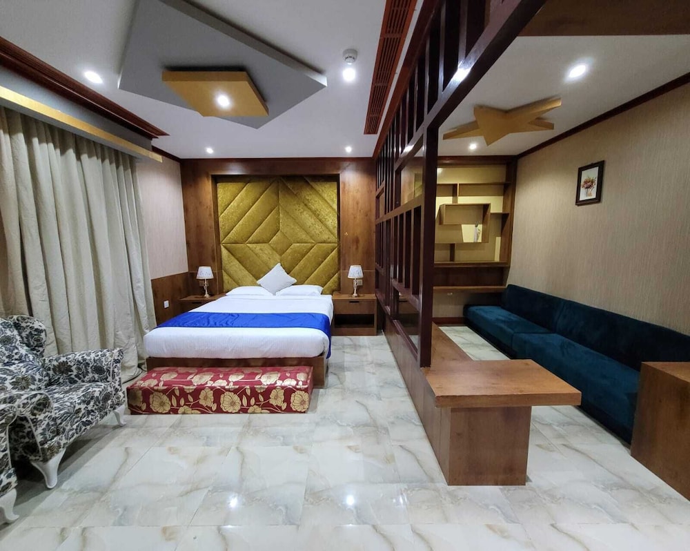 Camphor Hotel 8/31