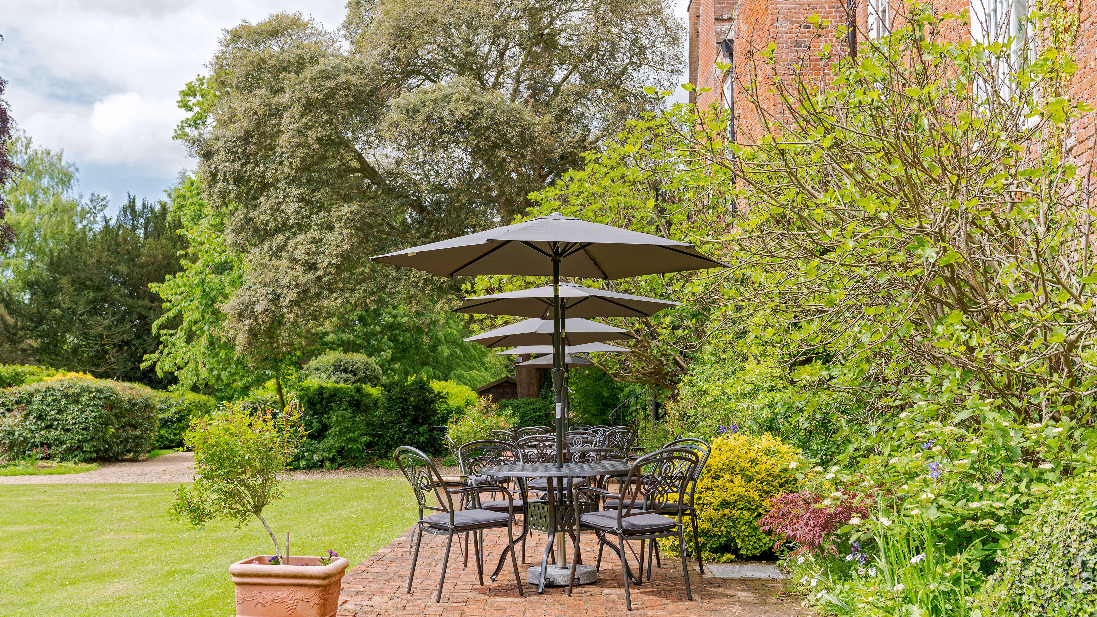 Hintlesham Hall 77/82