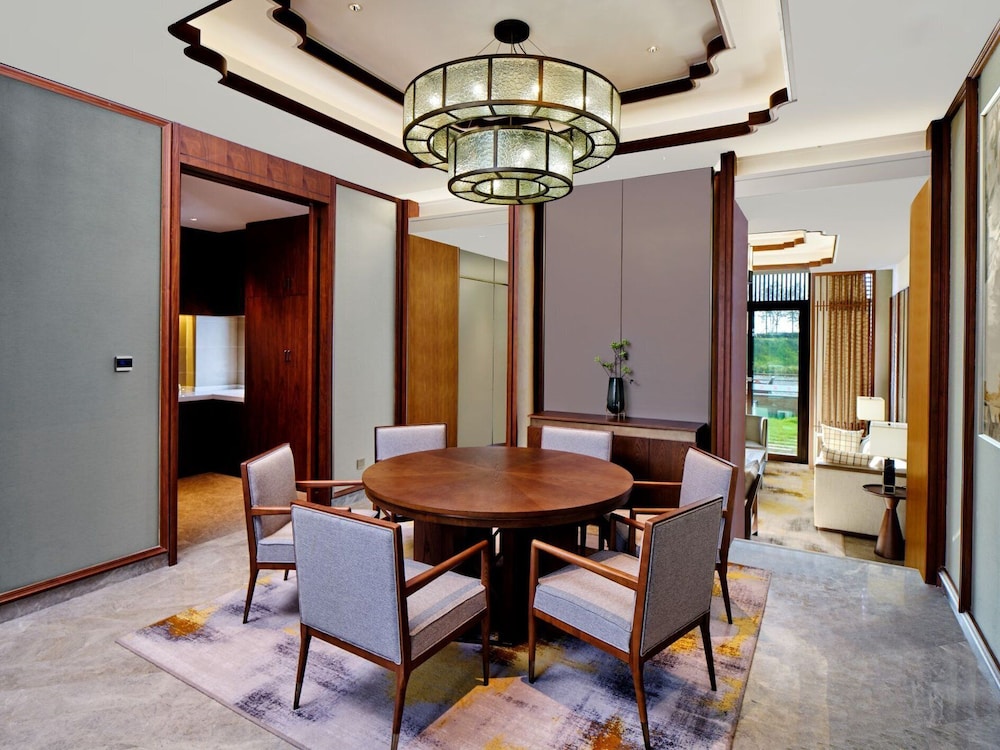 Hualuxe Suzhou Bay Hot Spring Resort 54/72