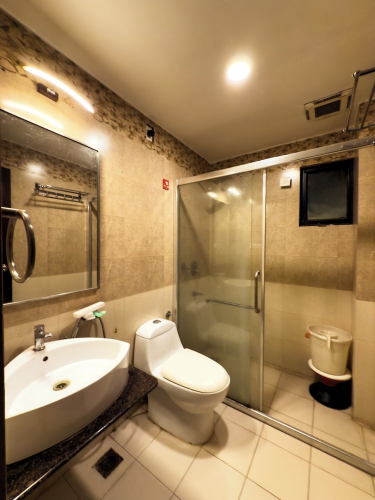 HOTEL ROYAL PALM 60/61