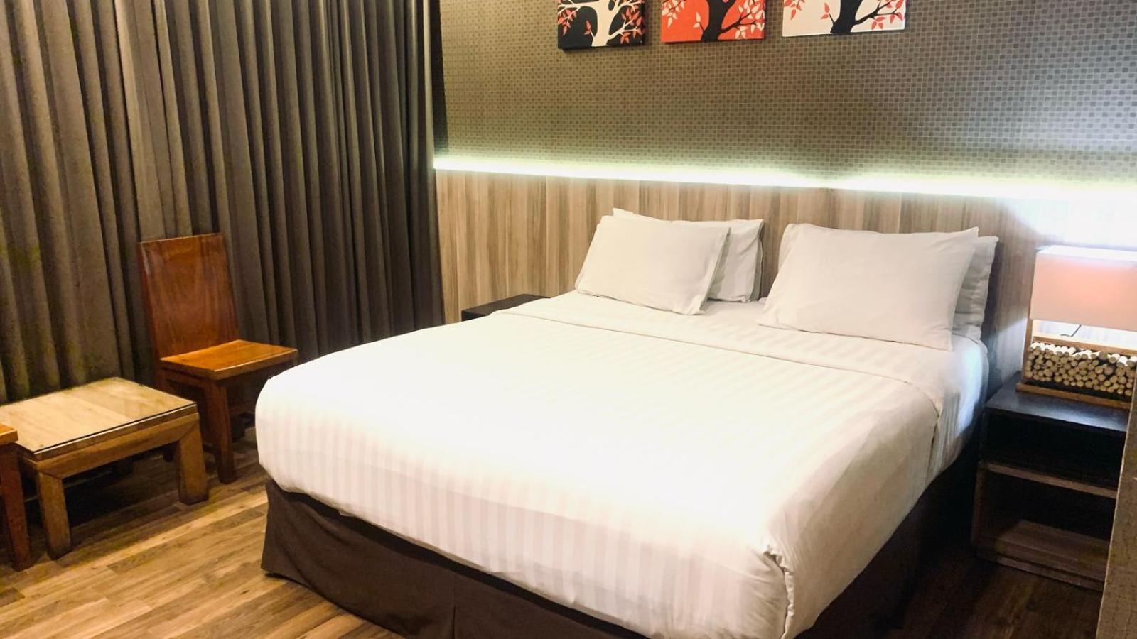 Room, Double Bed, Smoking