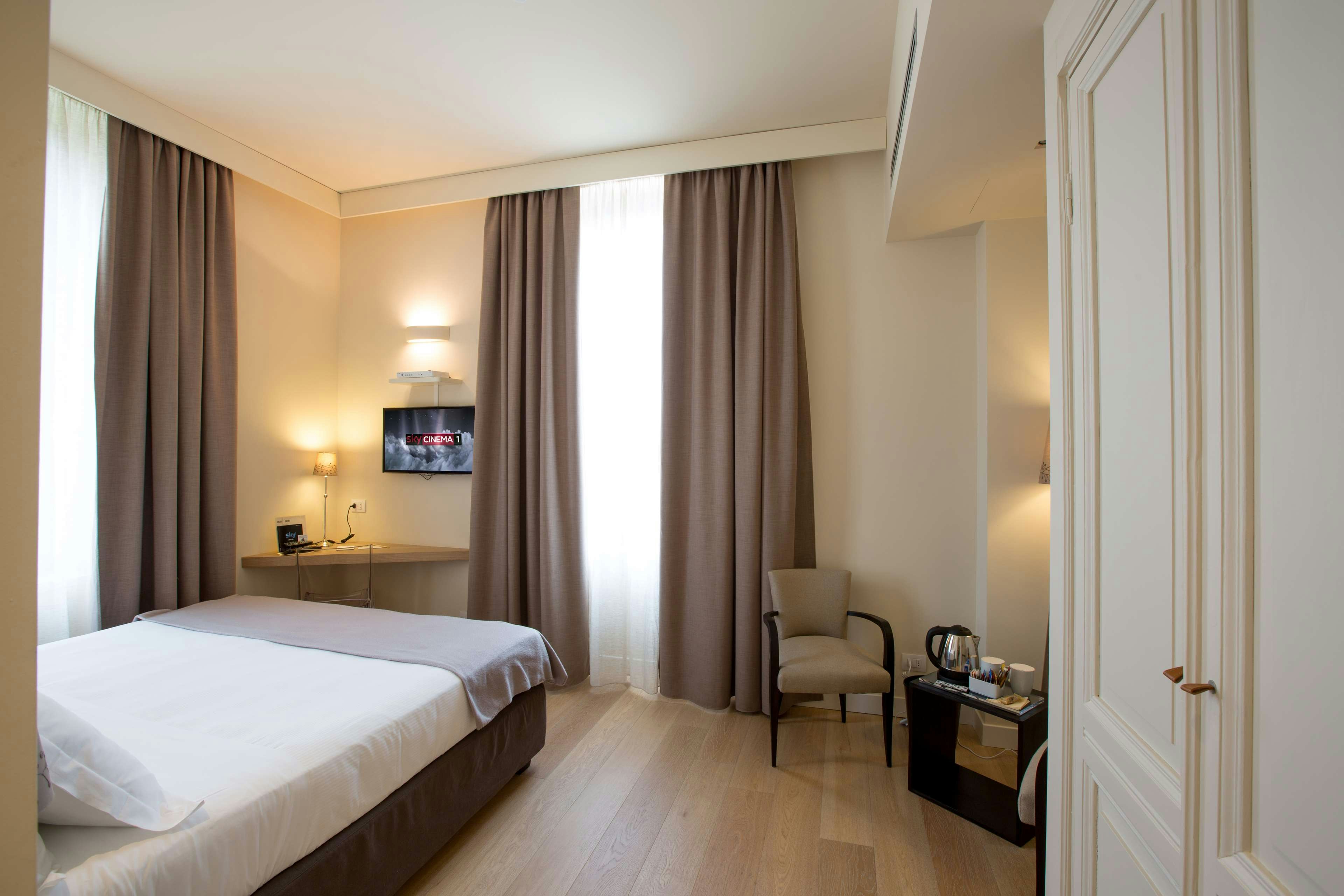 Hotel 900 9/51