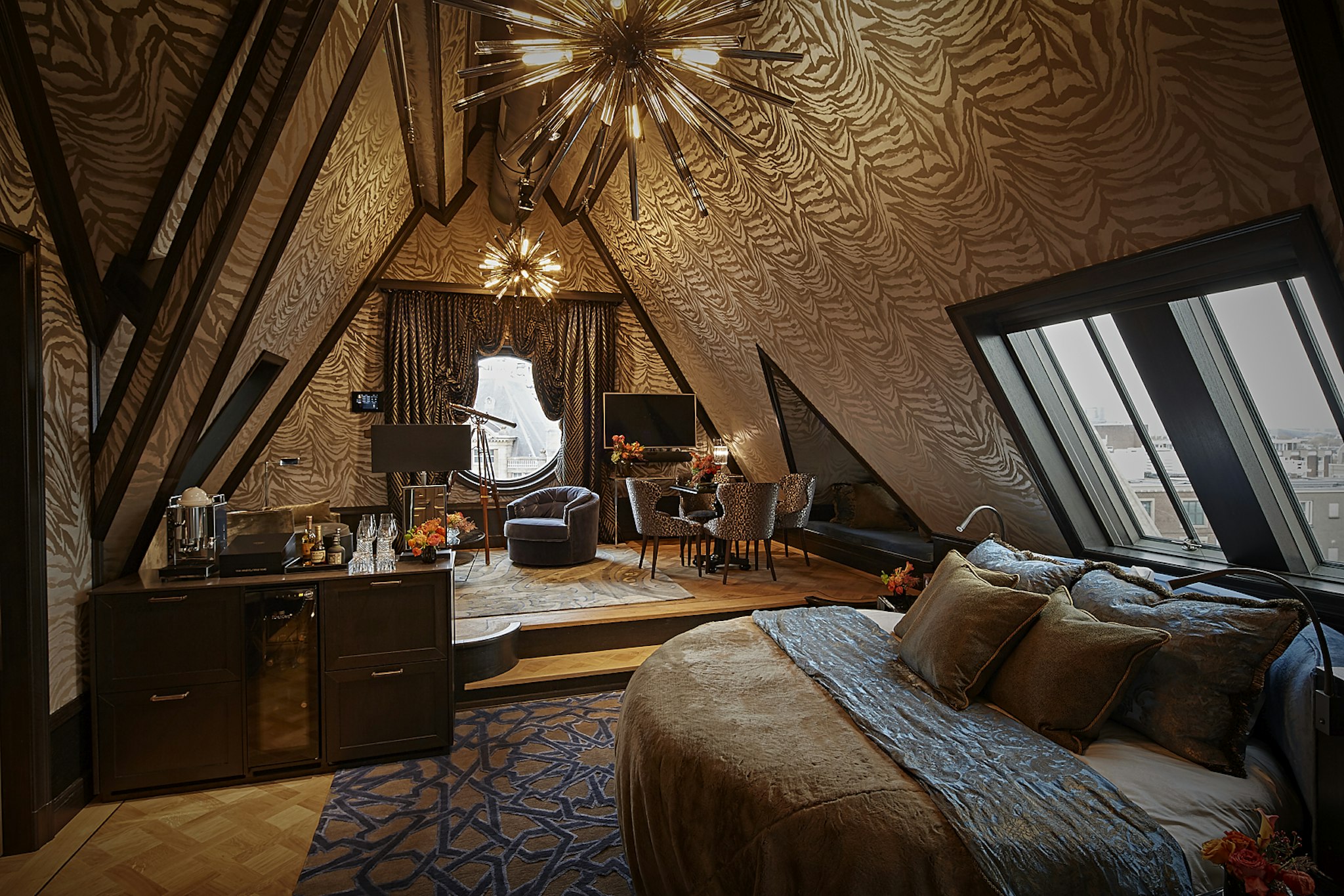 Roof Top, Stage, Suite