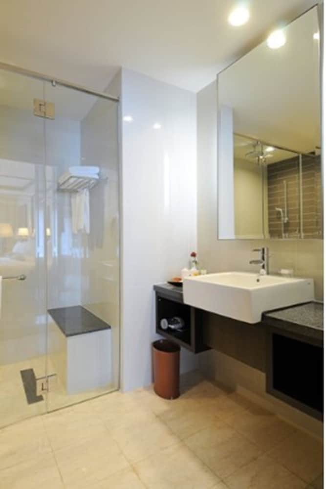 Micasa All Suite Hotel 42/44