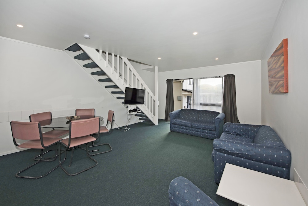 Camellia Court Motel 15/24