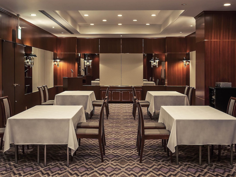 Mercure Nagoya Cypress 52/61