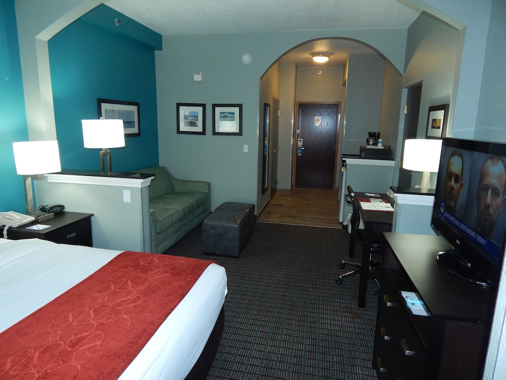 Suite, King Bed, Sofa, Accessible