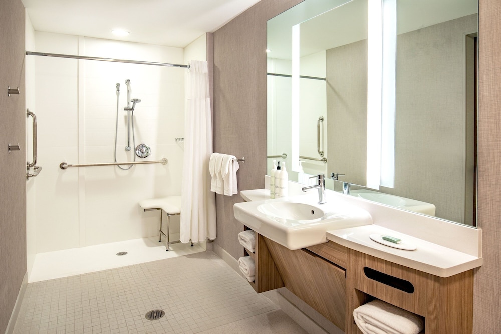 SpringHill Suites by Marriott Boston Logan Airport Revere Beach 24/25