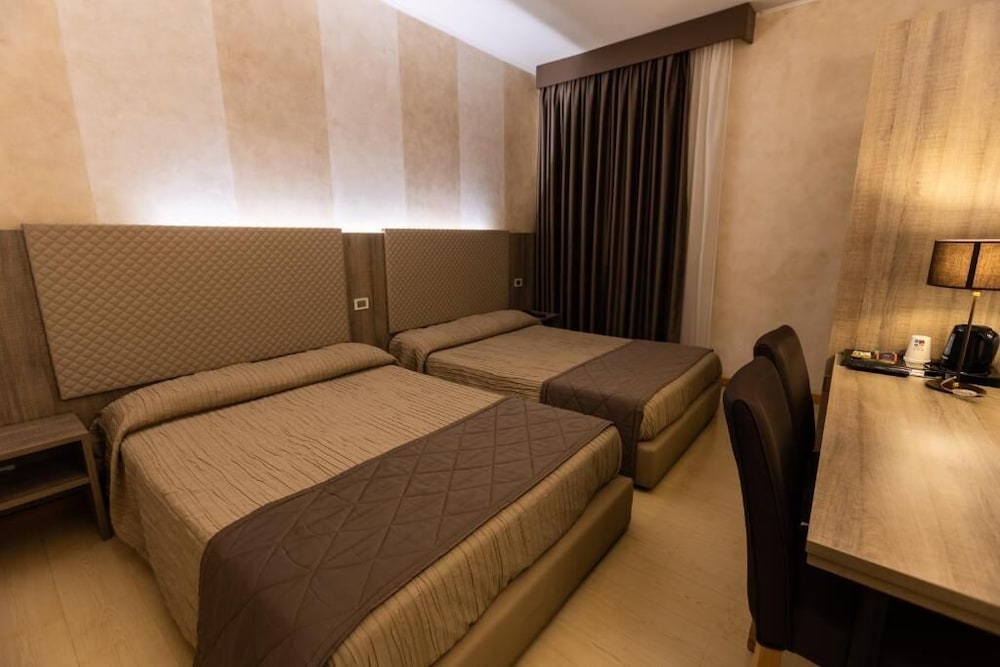 Hotel Gialletti 12/48
