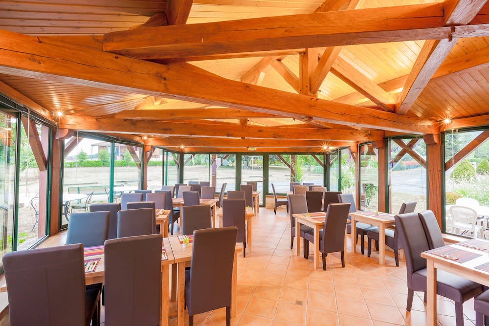 HOTEL L OUSTAL 33/50