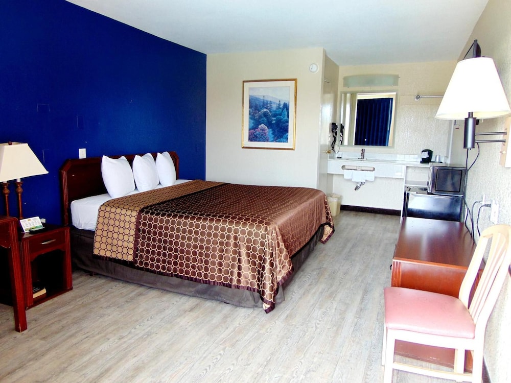 Somatel Nashville Airport Hotel 24/49