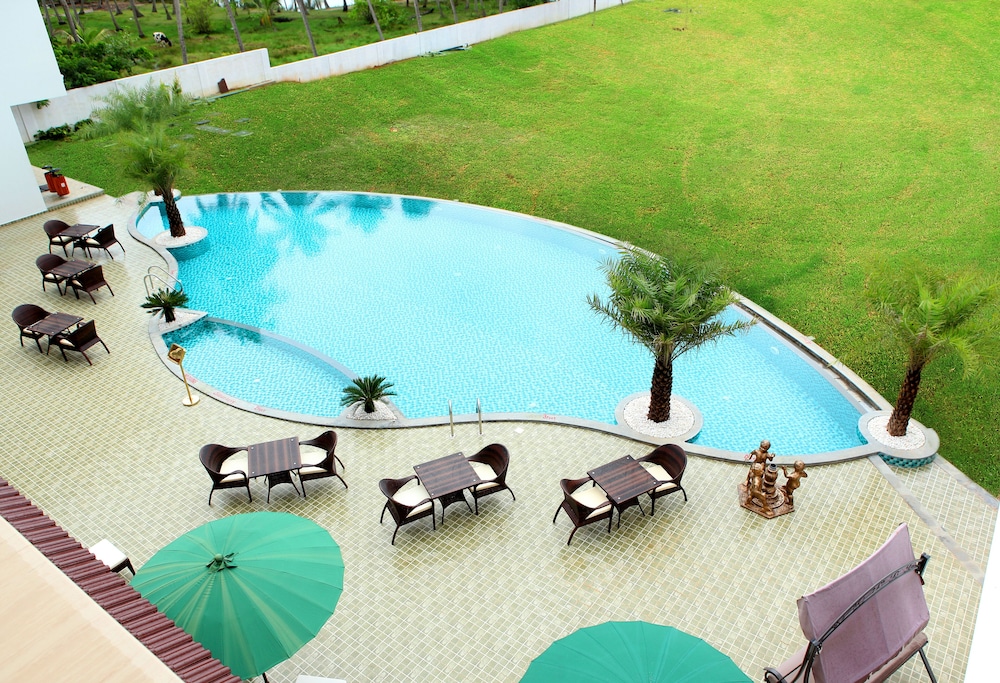 Lake Palace Hotel Trivandrum 36/44