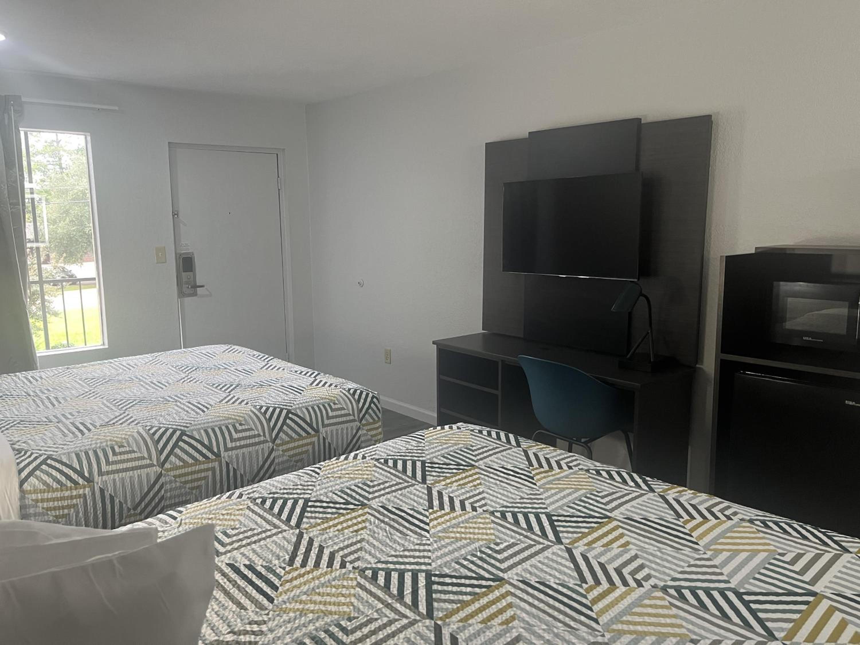 2 Queen Beds Non-Smoking, Micfridge، Motel6 Mccomb Ms 15/16