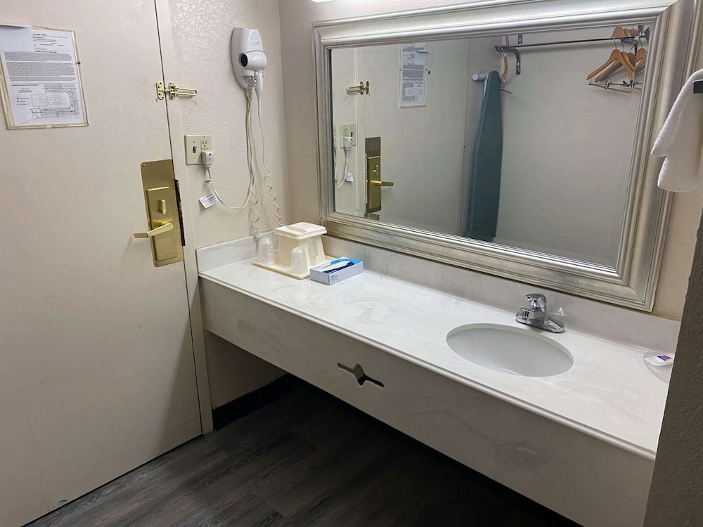 Motel6 Rochester, NY - Airport 26/27
