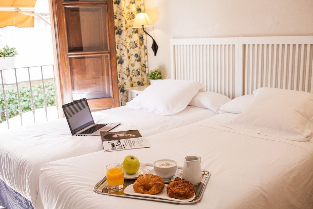 Hostal Miguel De Cervantes 7/57
