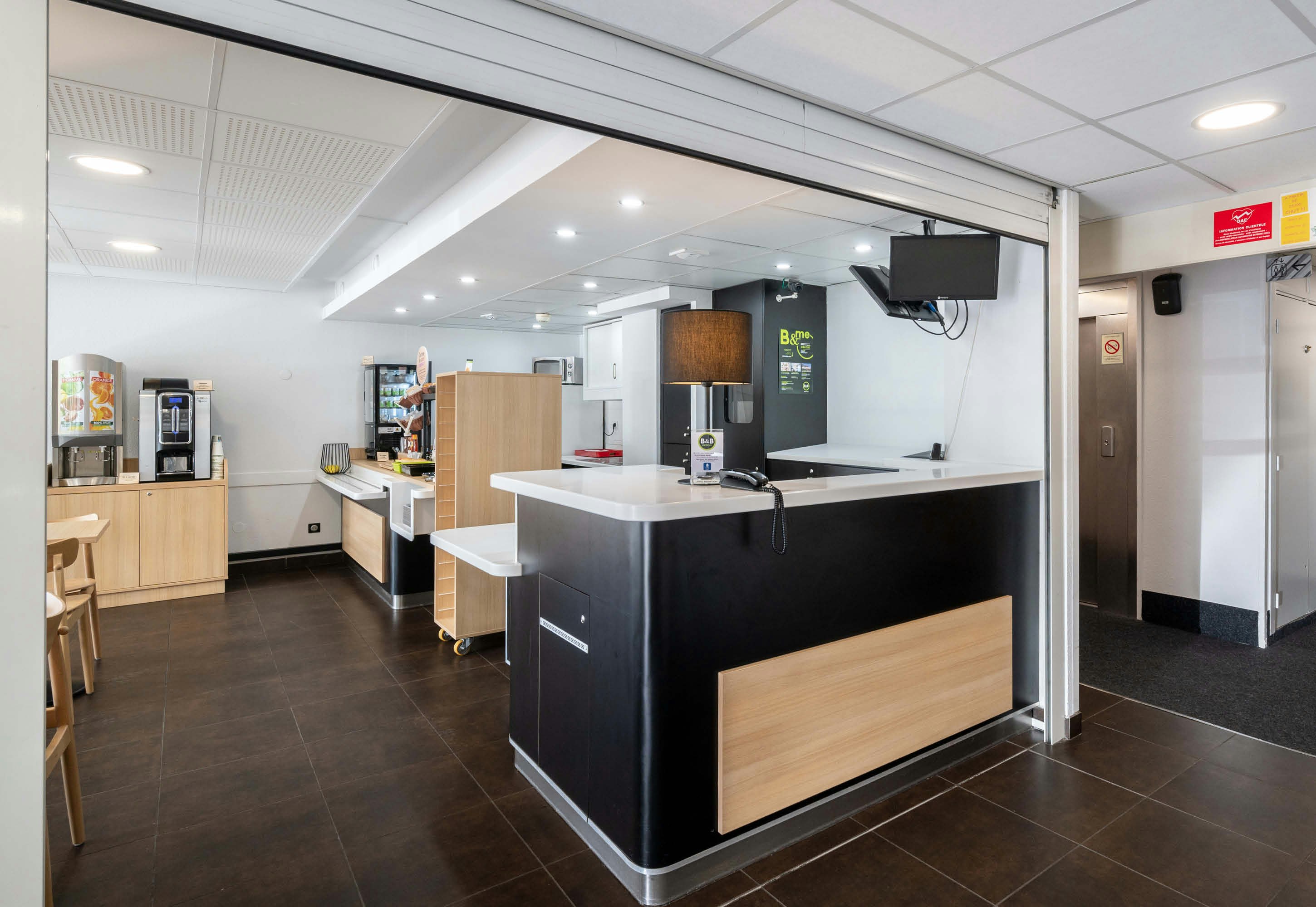Lobby at B&B Hotel Calais Terminal Cite Europe 2 etoiles, COQUELLES