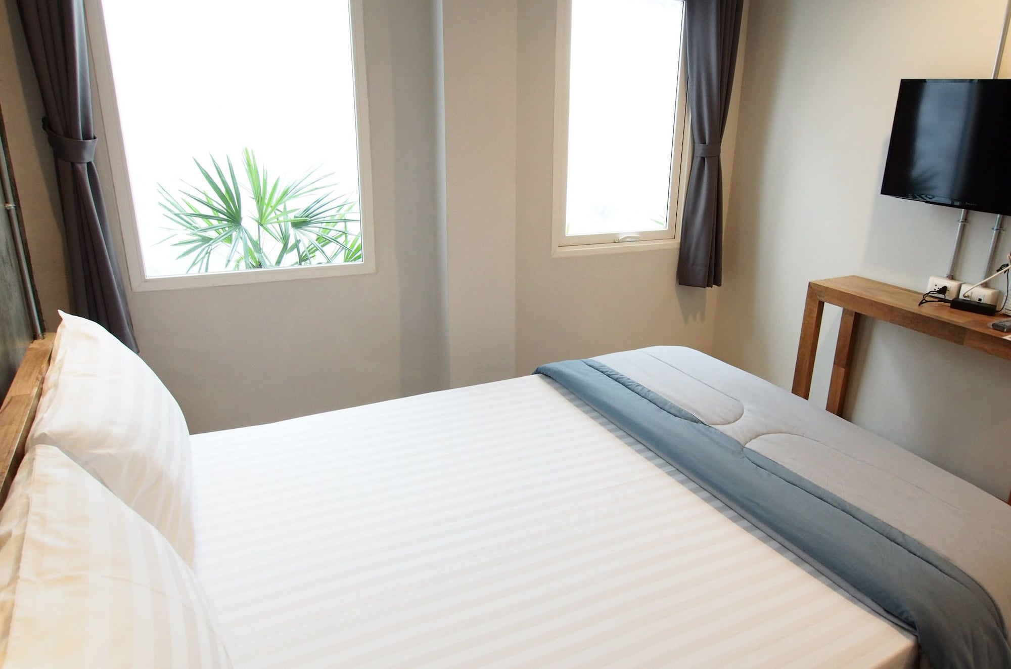 DELUXE, DOUBLE BED