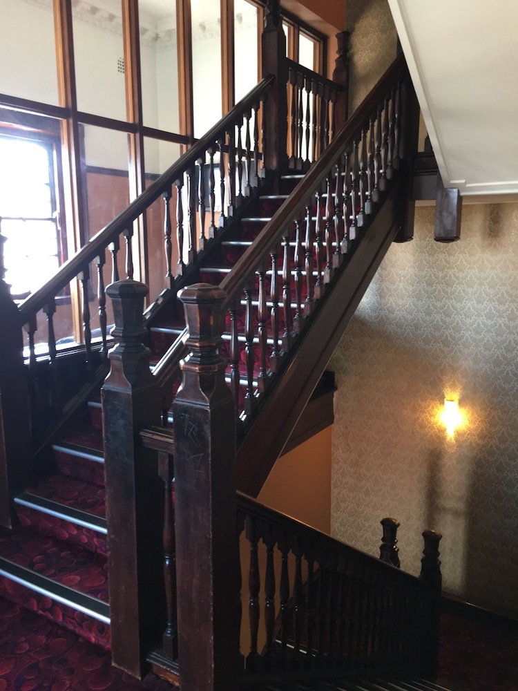 Strathfield Hotel 31/32