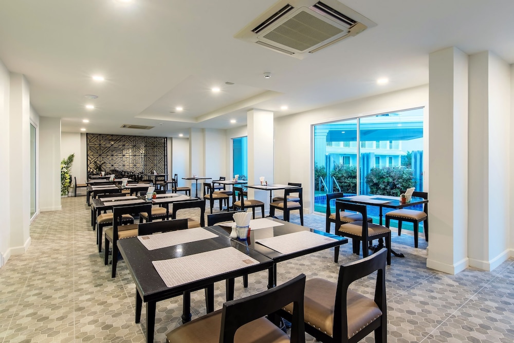Chada At Nakhon 33/50
