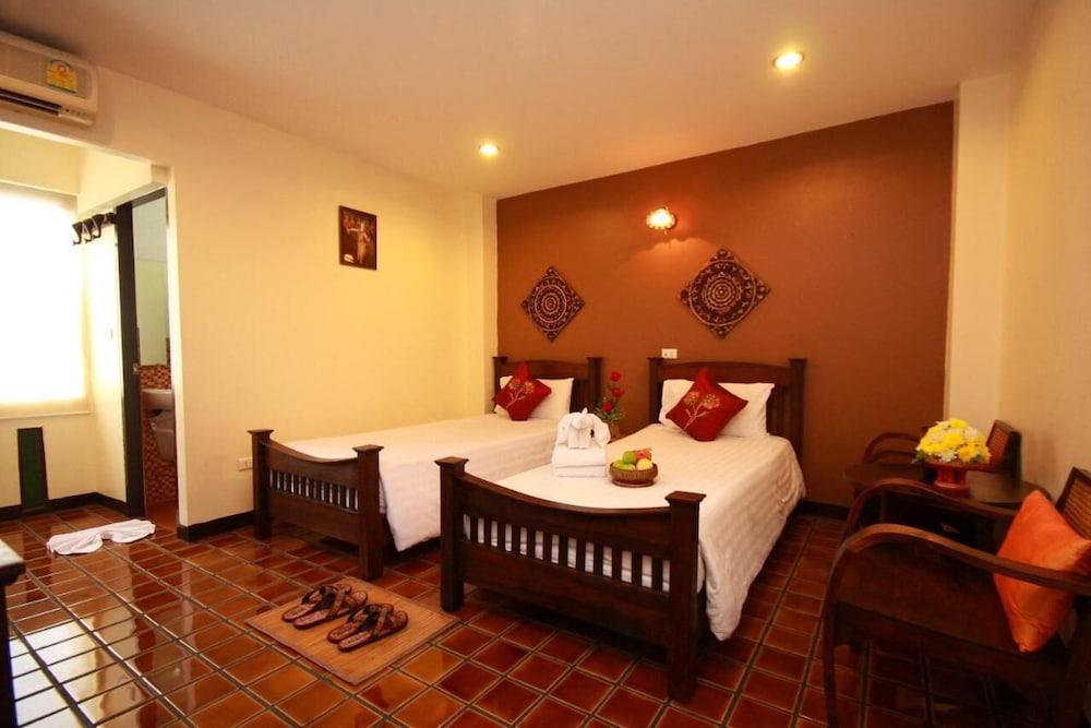 Chiang Mai Night Bazaar Boutique Hotel 24/71