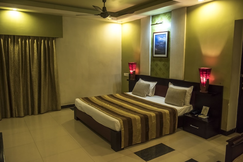 Hotel Pushpak 37/74
