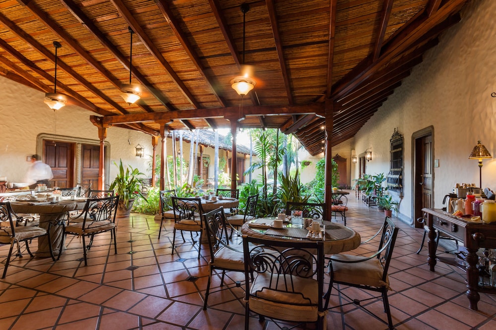 Hotel Los Robles 47/62