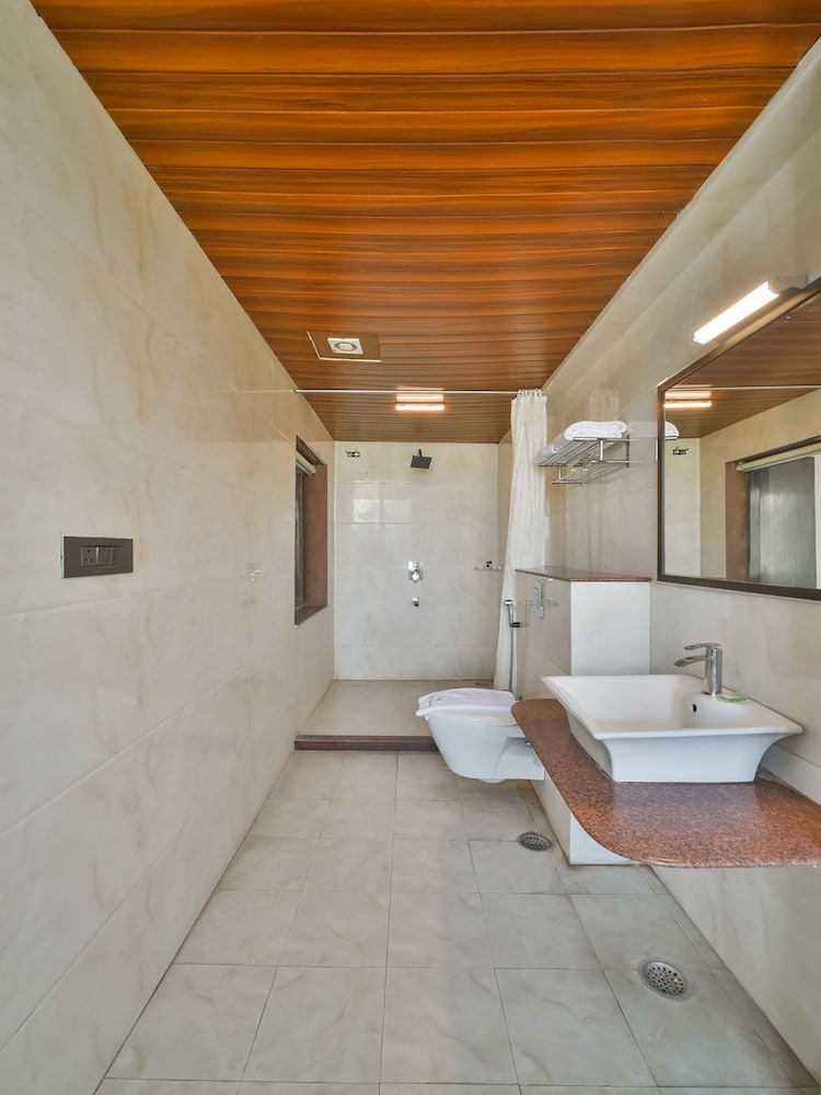 Hotel Yois 40/40