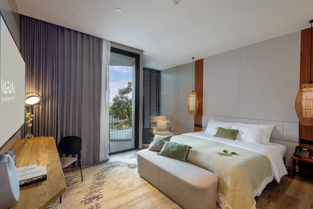 Wellness, Luxury, King Bed, Pool View, Allergy Friendly