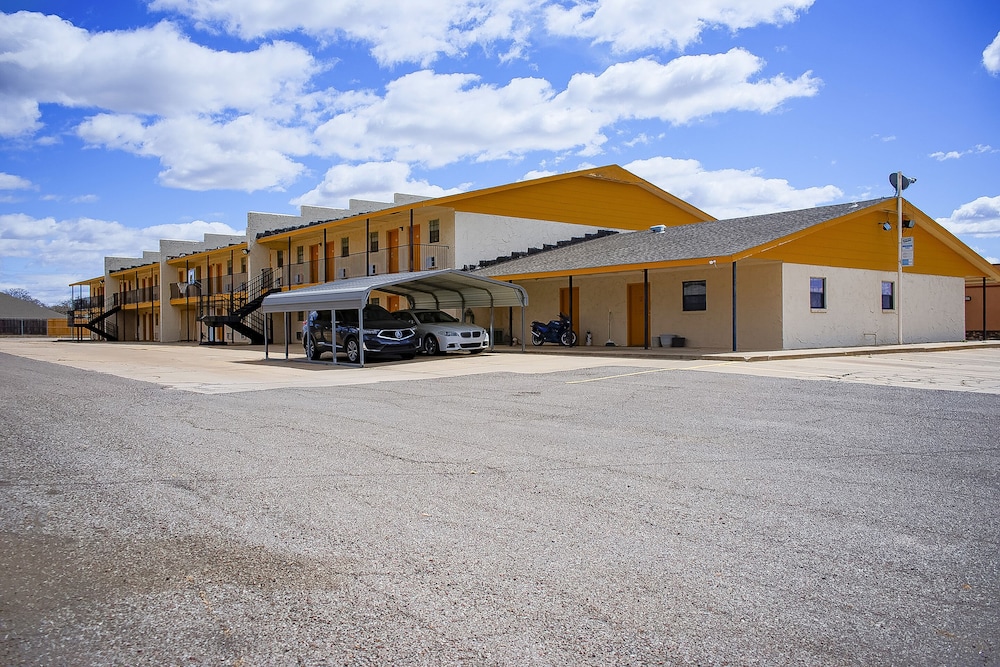 OYO Hotel Duncan, OK - Hwy 81 Near Chisholm Casino 17/22