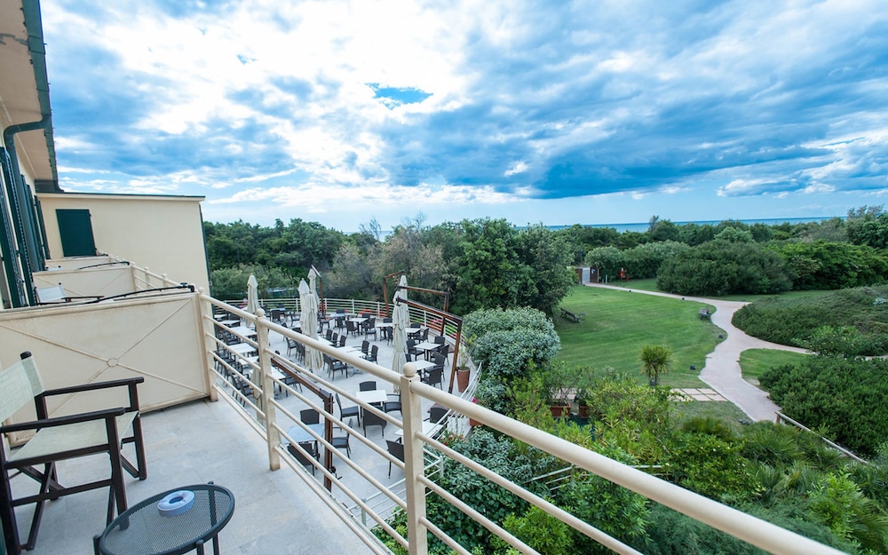 Tombolo Talasso Resort 8/72