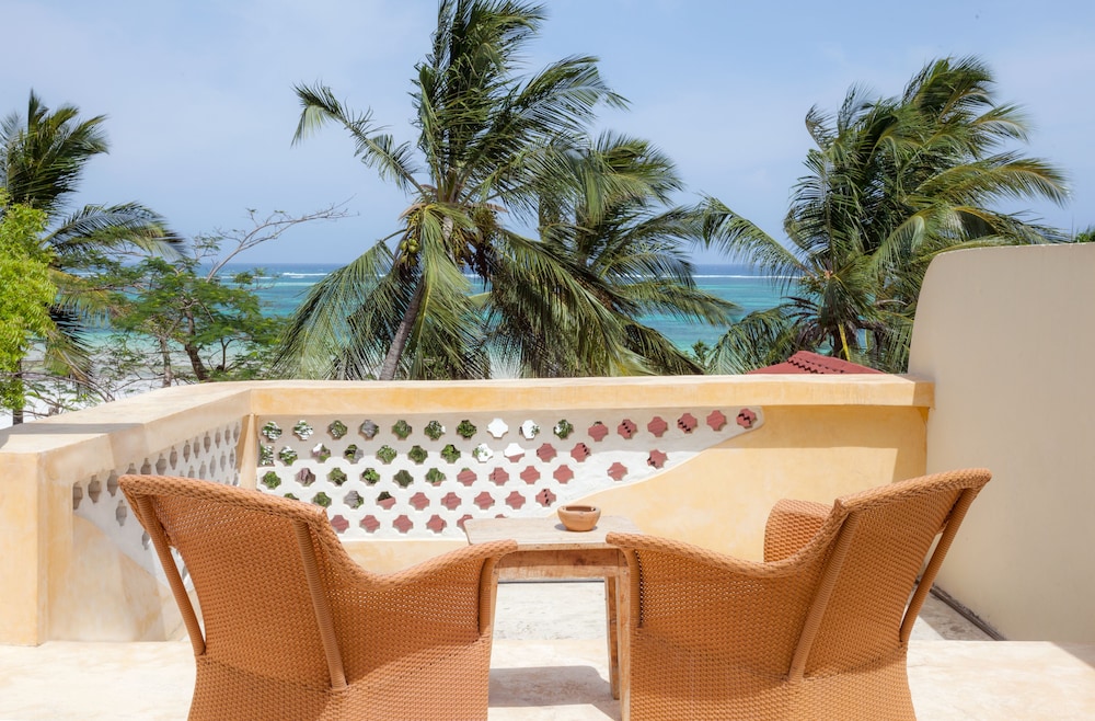 Blue Marlin Beach Hotel 5/50